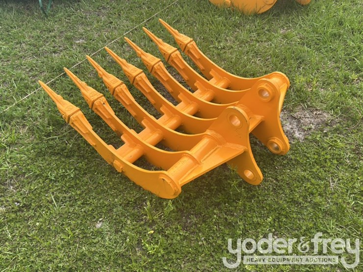 2026-caterpillar-305-image-3