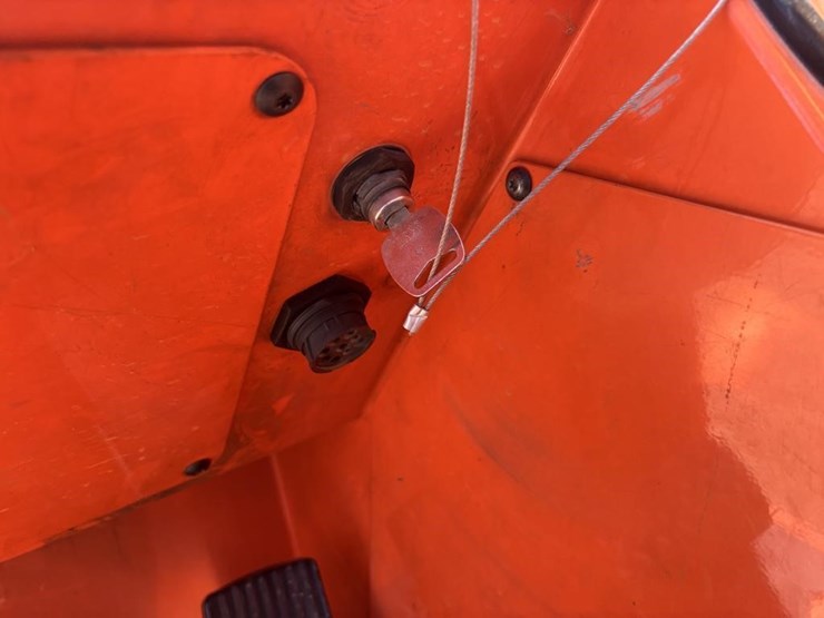 2014-jlg-8042-image-32