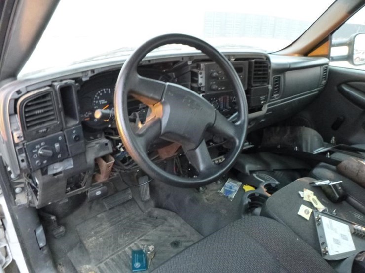 2003-chevrolet-2500-image-9