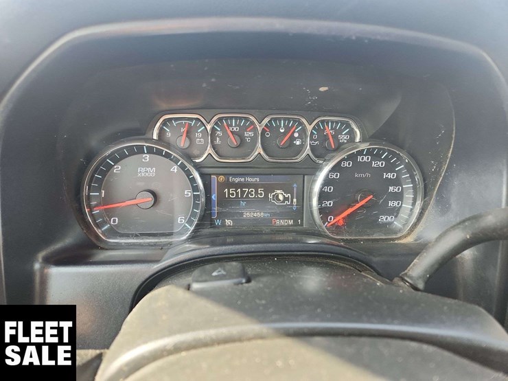 2015-chevrolet-silverado-3500hd-image-16