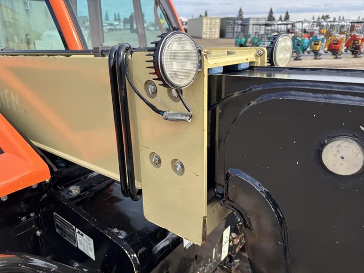 2017-jlg-g5-18a-image-14