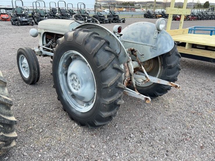 #3068-•-ferguson-tractor-image-10