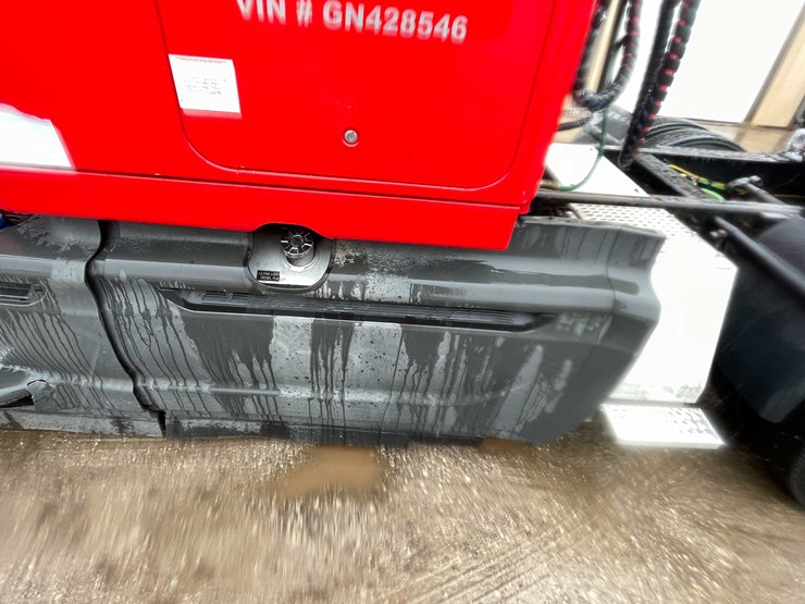 #234-•-2016-international-semi-tractor-(has-wi-title)-(denmark,-wi)-image-7