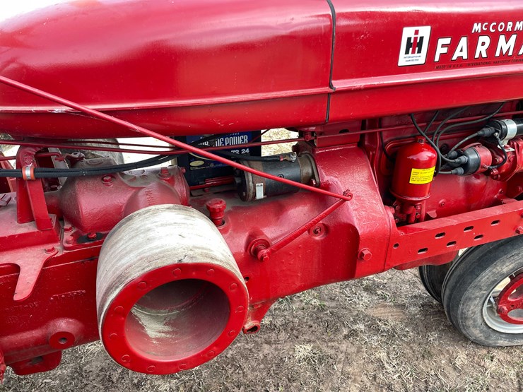 #122-•-ih-mccormick-farmall-tractor-(fremont,-wi)-image-24