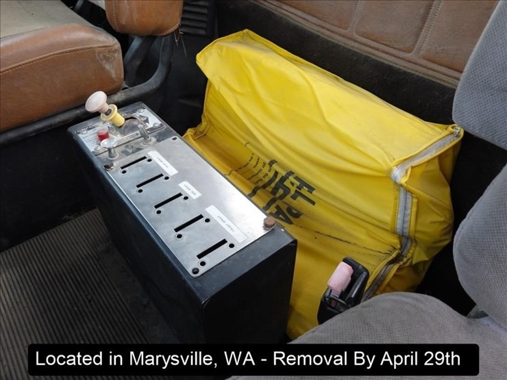 1993-freightliner-fld112-image-15