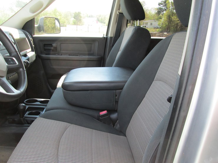 2011-dodge-3500-image-29