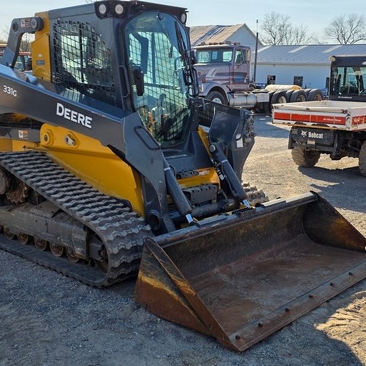 2023 DEERE 331G