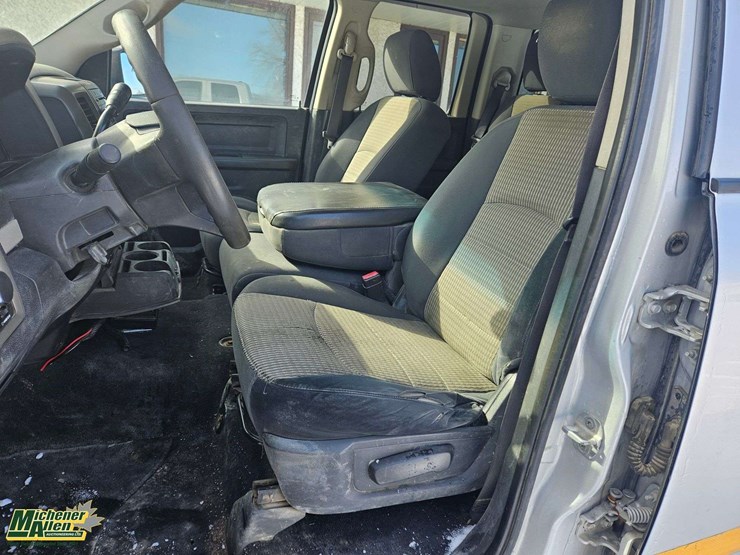 2012-dodge-1500-image-18