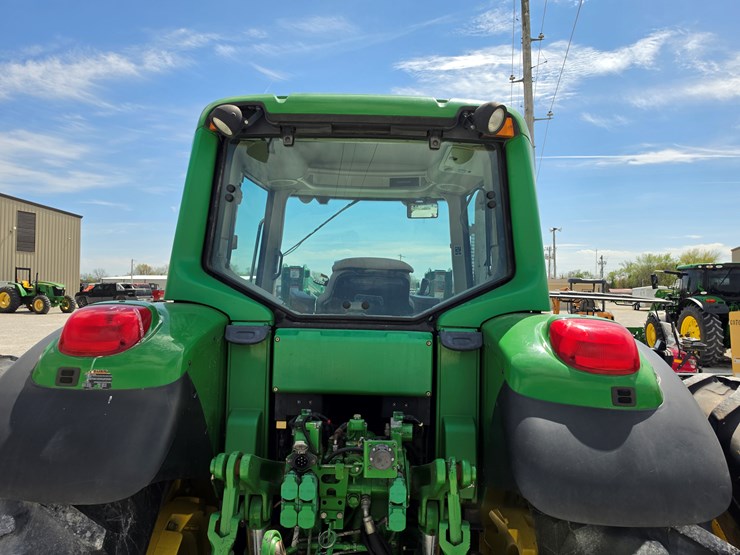 2006-john-deere-7520-image-12