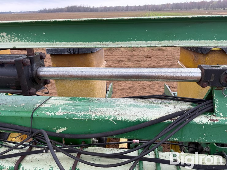 john-deere-7300-image-11