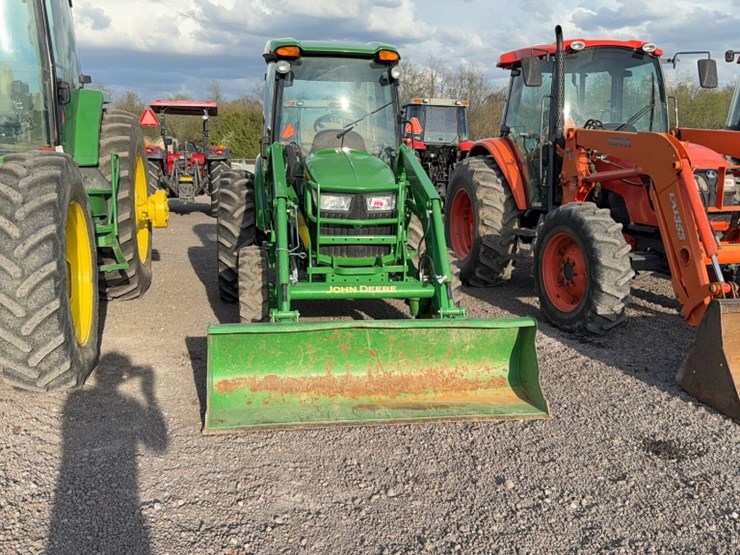 john-deere-4052r-image-2