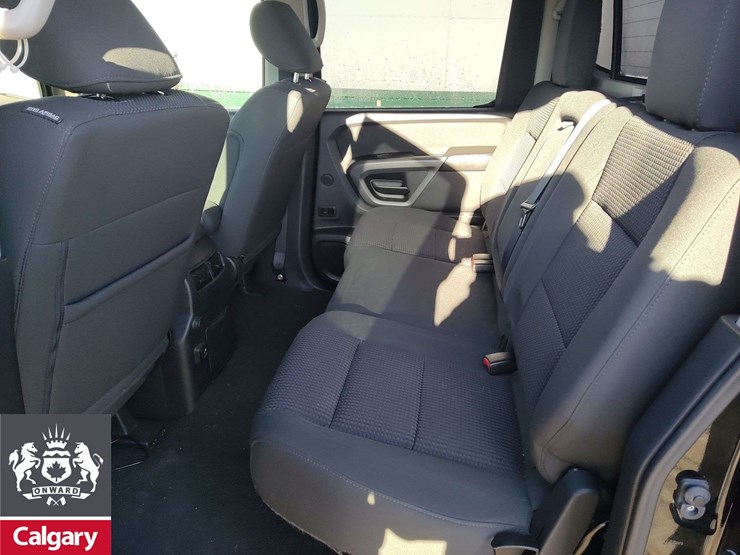 2015-nissan-titan-image-27