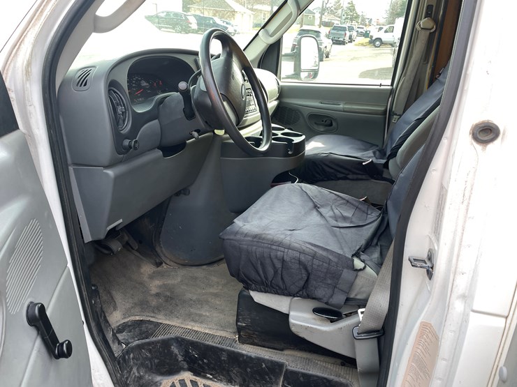 2008-ford-e350-image-11