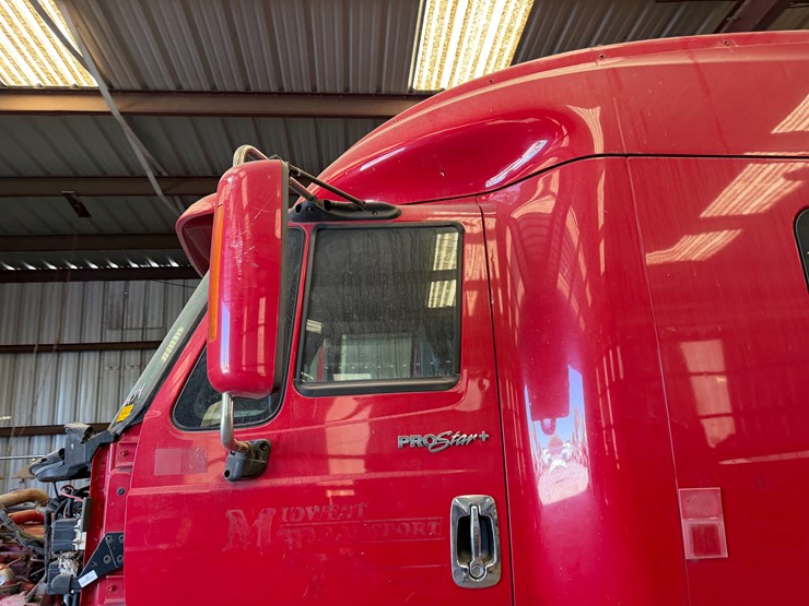 2014-international-prostar-image-34