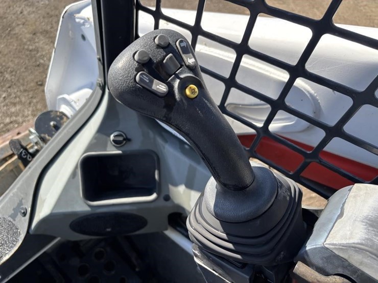 2020-bobcat-s550-image-24