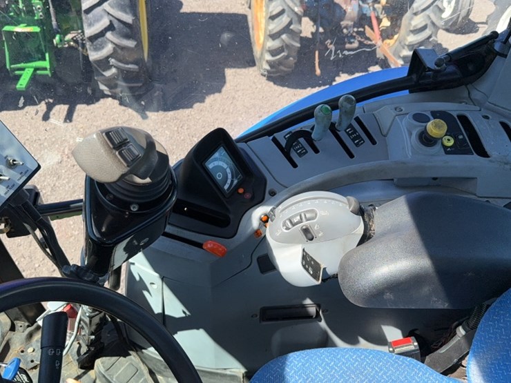 new-holland-t6030-image-14
