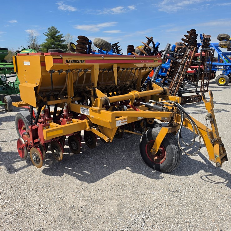 2016 HAYBUSTER 107C