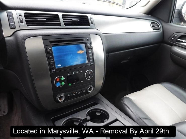 2007-chevrolet-suburban-image-9