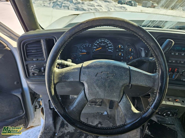 2005-chevrolet-silverado-2500hd-image-22