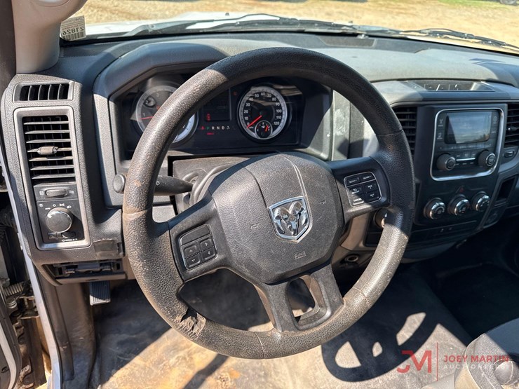 2015-dodge-1500-image-14