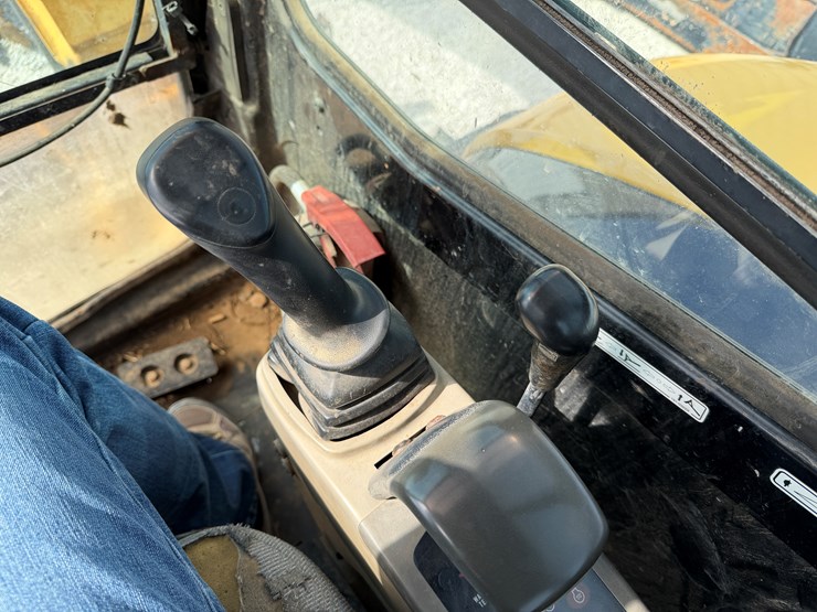 caterpillar-304cr-image-13