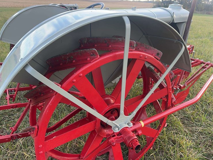 1927-fordson-tractor-image-38