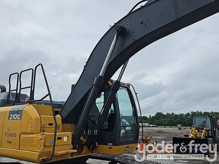 2016-deere-210g-image-13