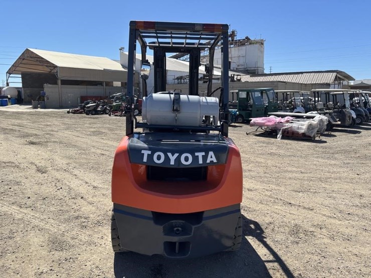 2017-toyota-8fgu30-image-8