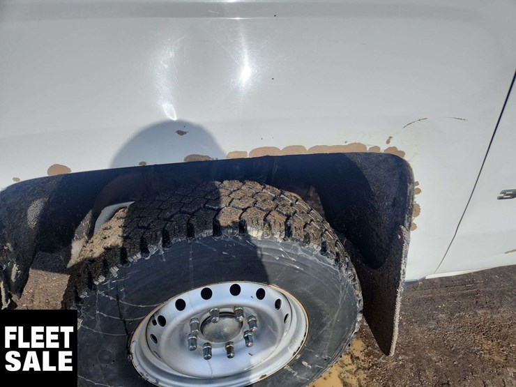 2015-chevrolet-silverado-3500hd-image-37