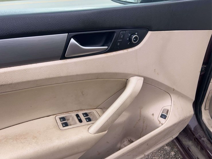 2014-volkswagen-passat-tdi-image-45