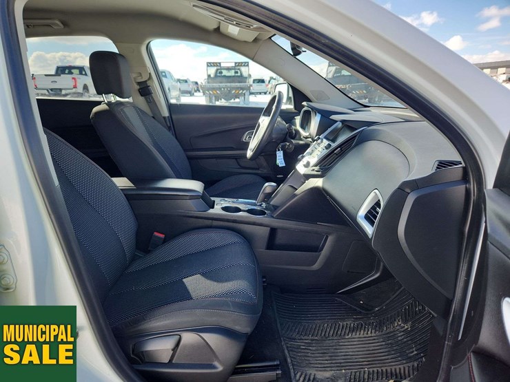 2015-chevrolet-equinox-lt-image-16