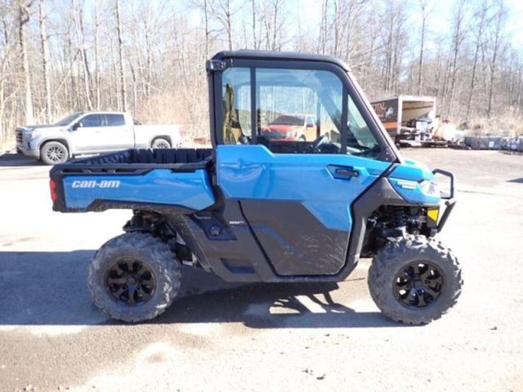 2022-can-am-defender-limited-hd10-4x4-side-by-side-image-4