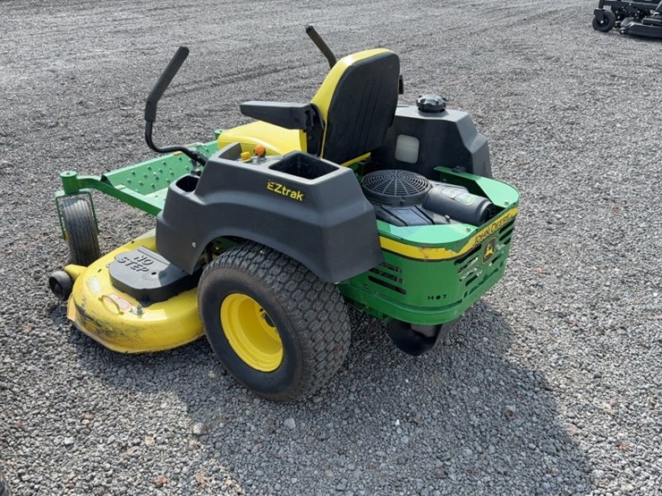 #4063-•-john-deere-eztrak-zero-turn-mower-image-10