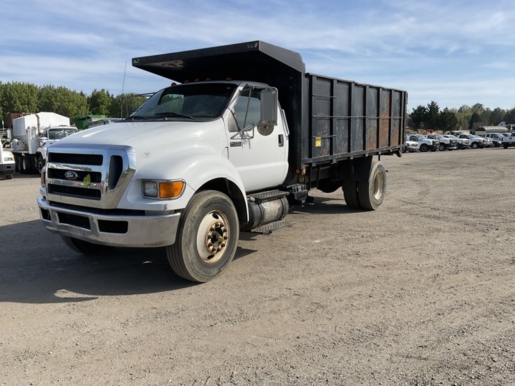 2012-ford-f750-image-1