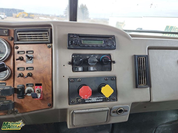 2008-peterbilt-340-image-11