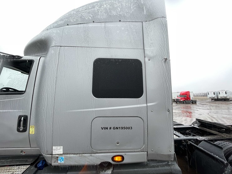 #230-•-2016-international-semi-tractor-(has-wi-title)-(denmark,-wi)-image-15