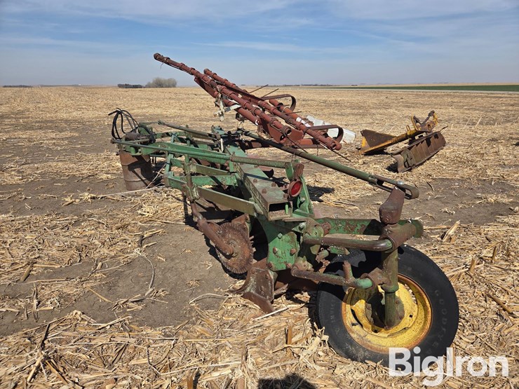 john-deere-plow-image-7
