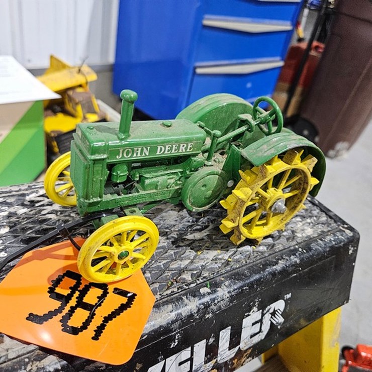 #987 • John Deere Model B 1/16 Die Cast Toy Tractor