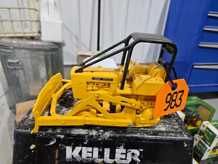 #983-•-john-deere-dozer-1/16-die-cast-toy-image-2