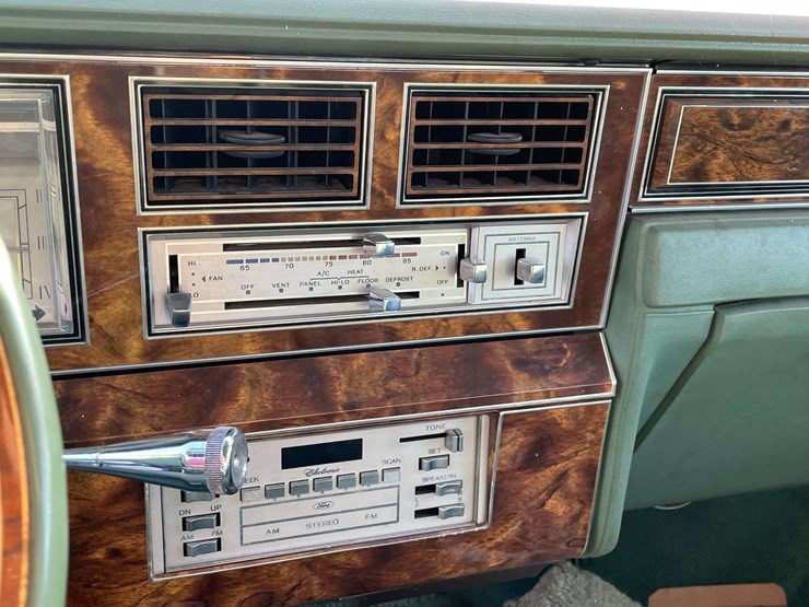 1980-lincoln-continental-town-car-image-47