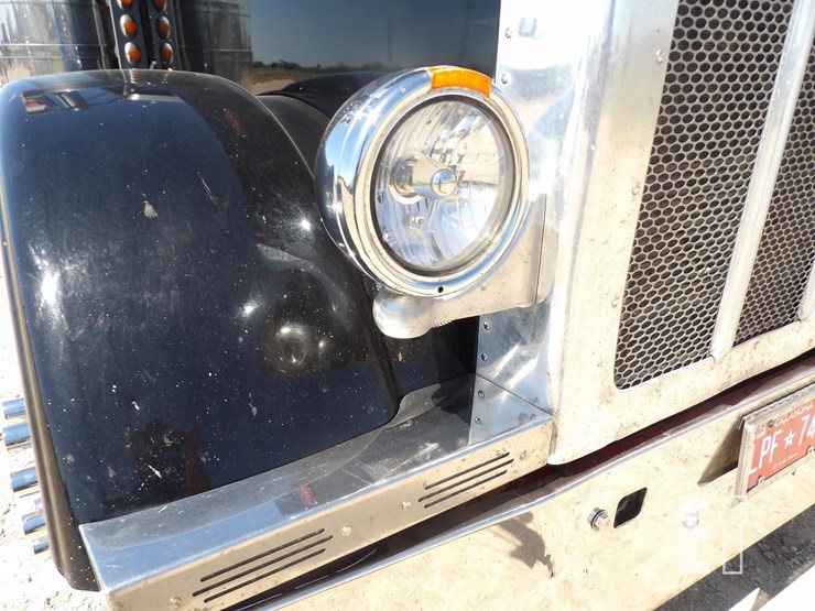 2008-peterbilt-389-image-17