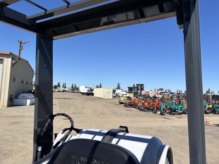 2017-toyota-8fgu30-image-26