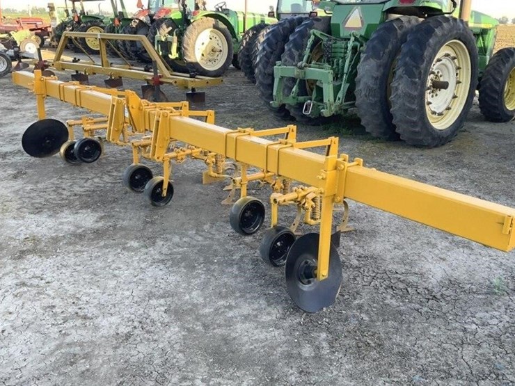 custom-3-pt-3-row-60"-cultivator-image-1