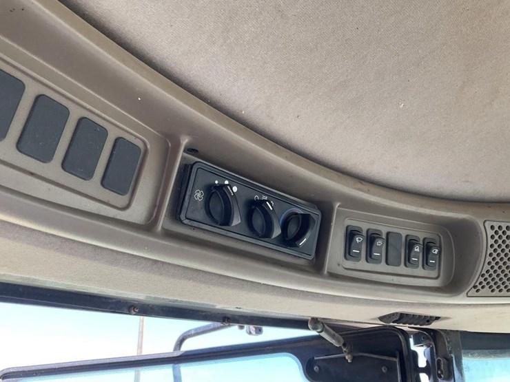 case-ih-wdx1202-image-31