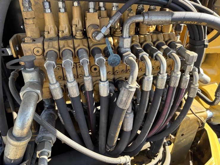 2015-caterpillar-305.5e2-cr-image-42