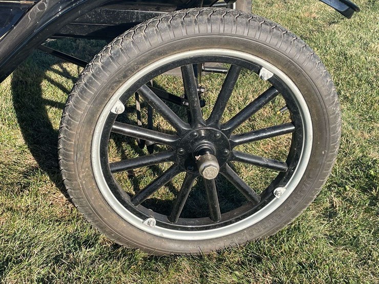 1917-model-t-touring-image-25