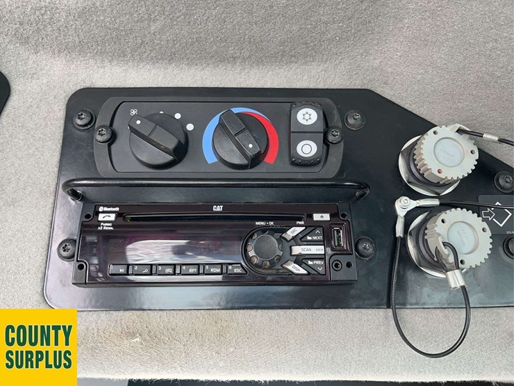 2018-caterpillar-160m-image-18