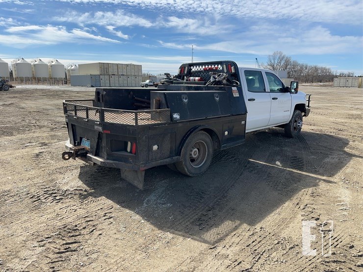 2015-chevrolet-3500-image-4