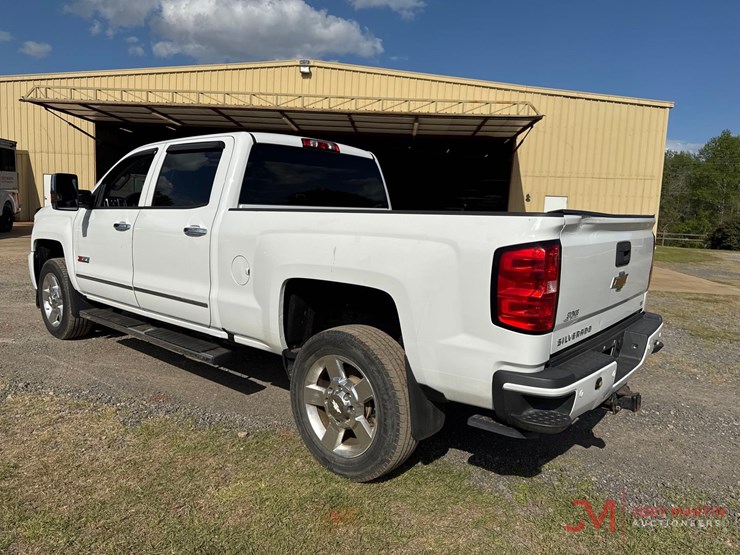 2018-chevrolet-silverado-2500-lt-image-2