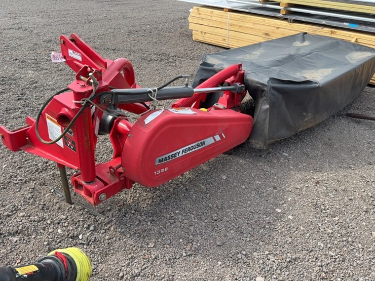 massey-ferguson-1328-image-4